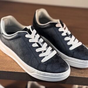 Women’s Coach sneakers 7.5 like new. Worn once